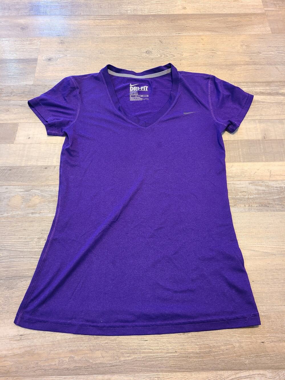 Nike dri-fit xs womens purple v-neck tee